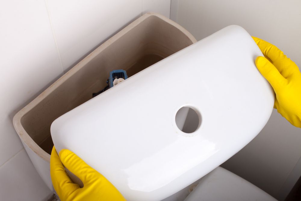 トイレタンクから水漏れする原因と対処法のアイキャッチ画像